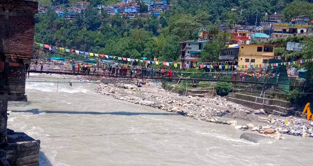 पुलबाट हाम फालेका लुहारको उद्धार