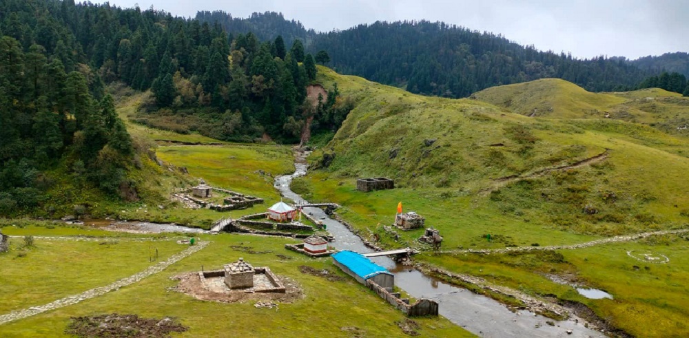 प्राकृतिक सौन्दर्य र धार्मिक हिसाबले महत्त्वपूर्ण क्षेत्र खप्तडमा आउने स्वदेशी तथा विदेशी&hellip;