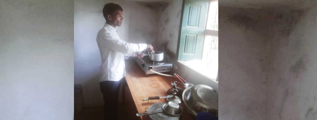 जातीय छुवाछूत हटाउन गाउँपालिका भान्छेमा नेपाली ।