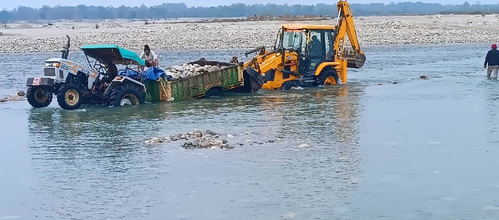 महाकाली नदीमा फसेका २० जनाको उद्धार