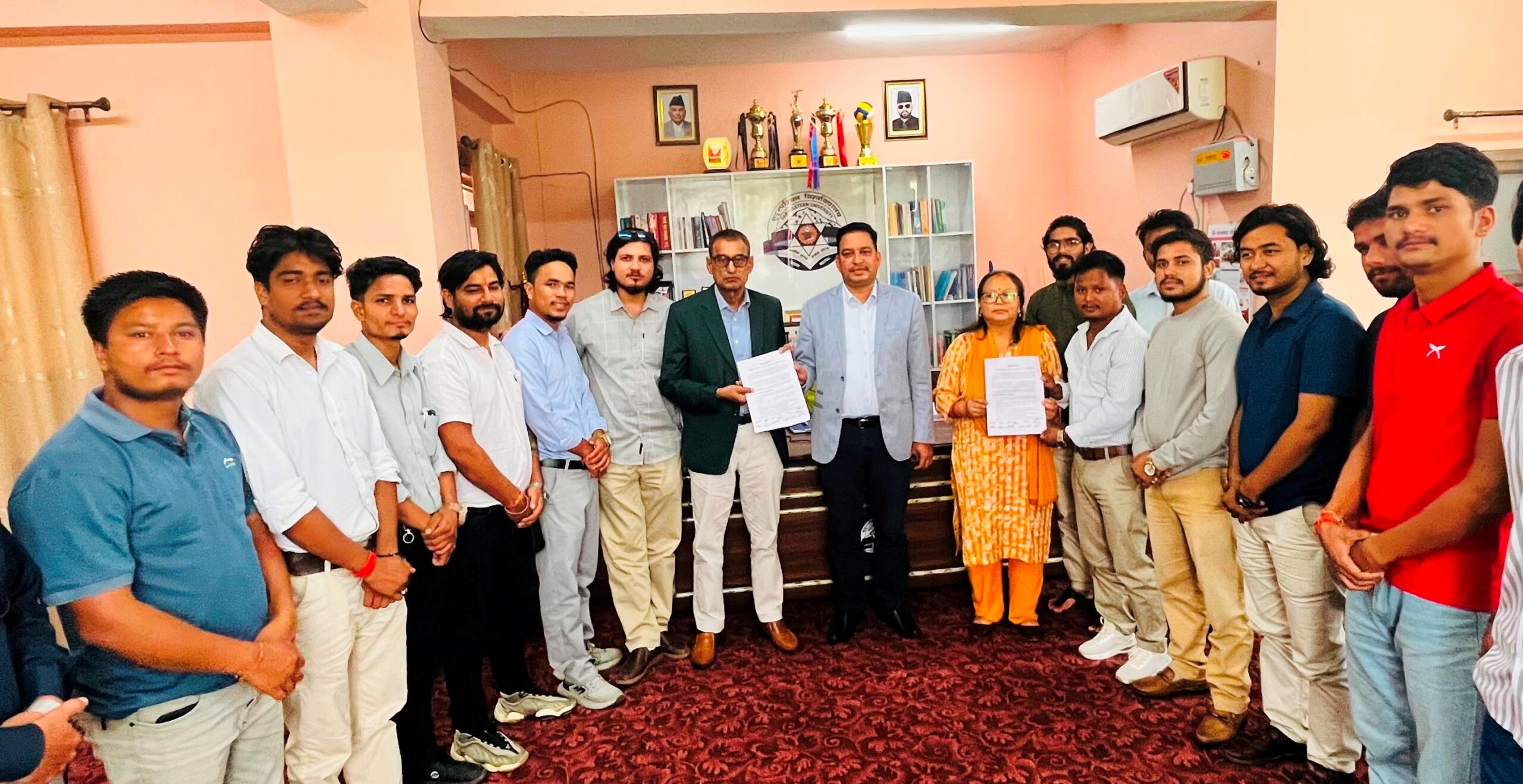 सुदूरपश्चिम विश्वविद्यालयलाई स्ववियु अध्यक्षहरुले बुझाए २५ बुँदे संयुक्त ज्ञापनपत्र